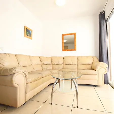 2 Bedrooms Las Americas River-style Pool *