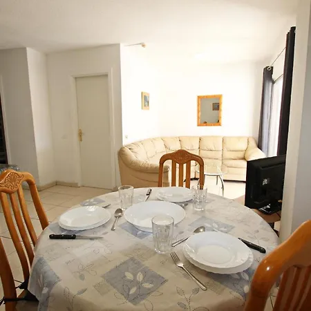 2 Bedrooms Las Americas River-style Pool شقة